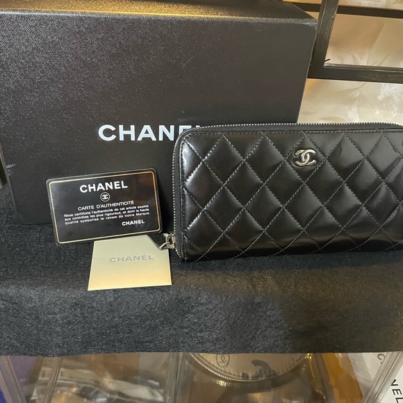 Chanel Wallet - Picture 3 of 11